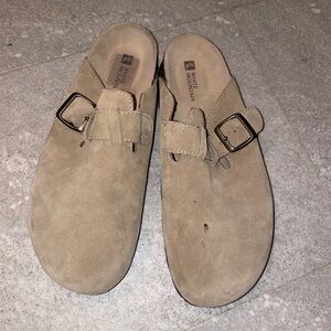 White Mountain Clogs